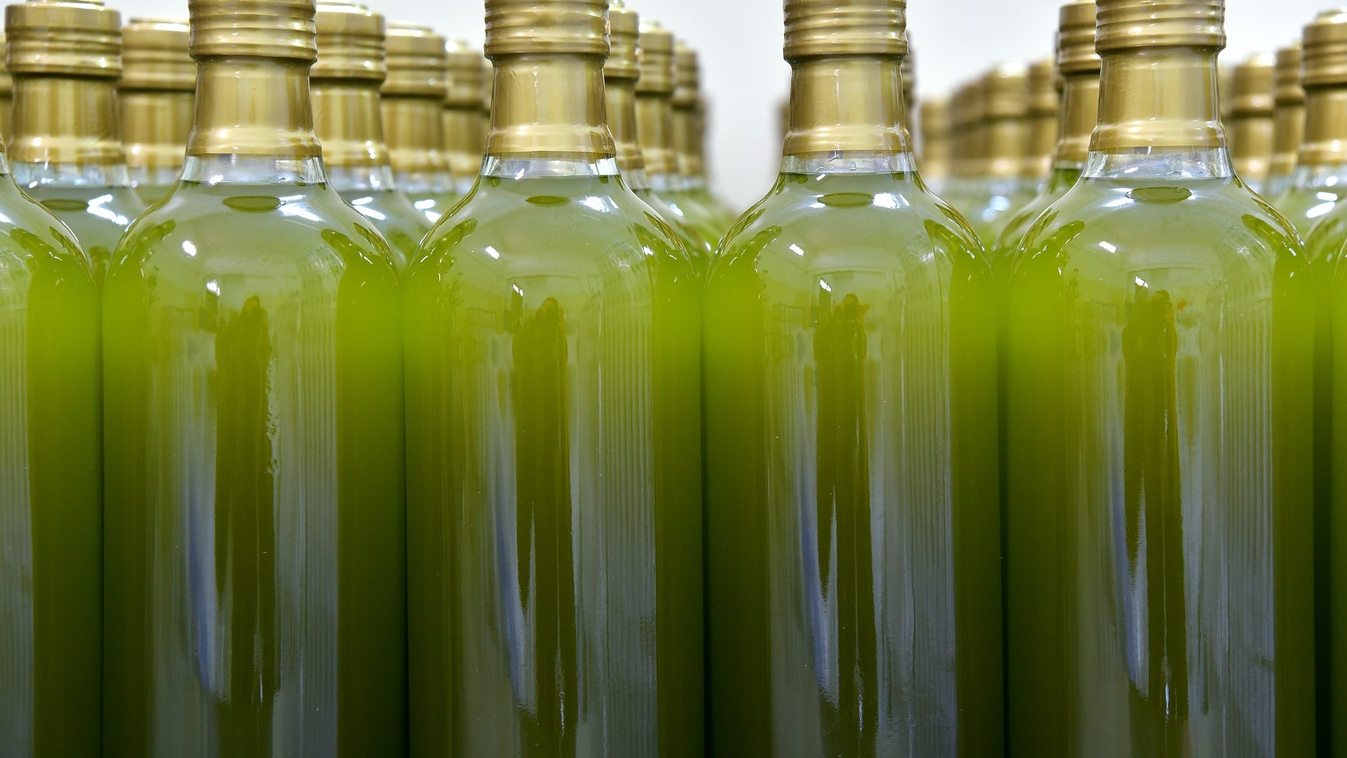 bottles-3803255_1920