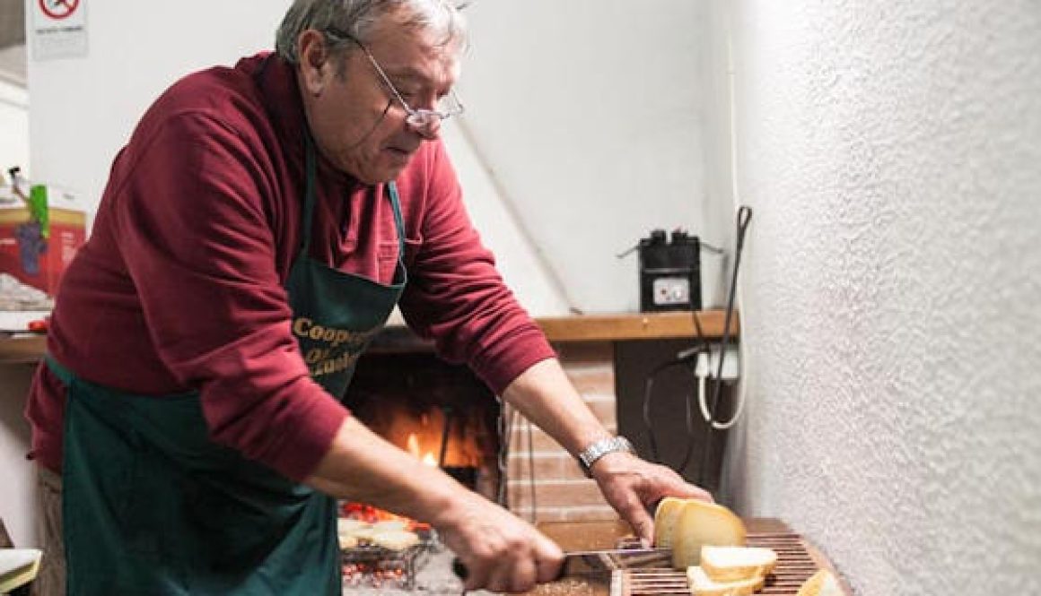 Degustazione olio in Frantoio presso oleificio-pozzuolese