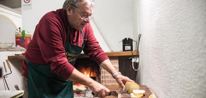 Degustazione olio in Frantoio presso oleificio-pozzuolese